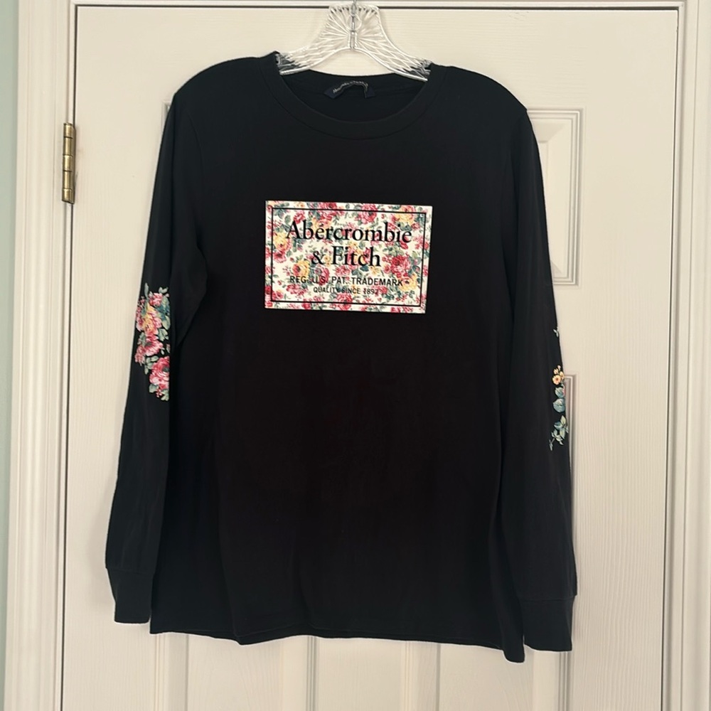 Abercrombie & Fitch woman’s small graphic long sleeve